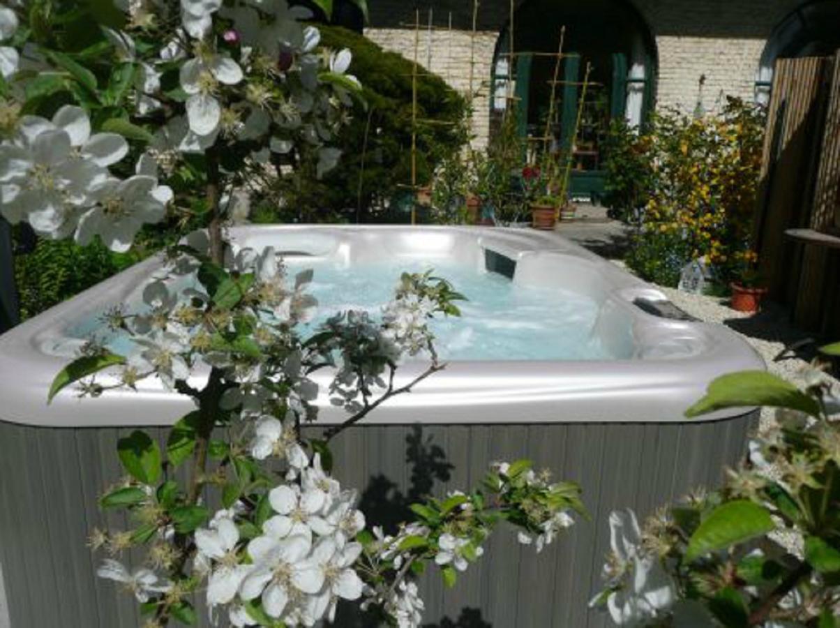 Manoir De Bois En Ardres Bed & Breakfast Exterior photo