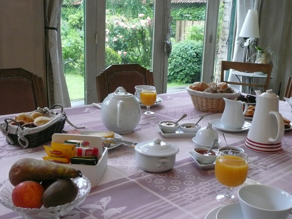 Manoir De Bois En Ardres Bed & Breakfast Exterior photo