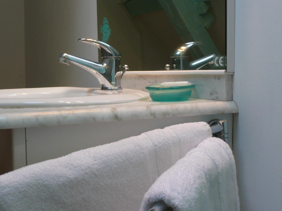 Manoir De Bois En Ardres Bed & Breakfast Room photo